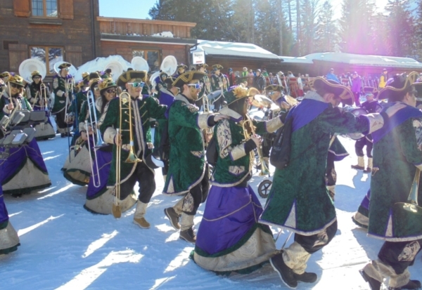 Screenshot 2024-12-18 101856 Verkauf Gwändli 'Venezia', 23 Kostüme