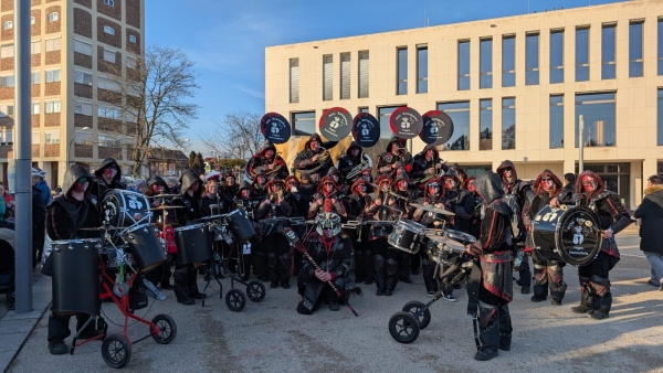 1a3c7fb4-35eb-4816-842c-4dd31a44789b Motto: Wächter der Schatten