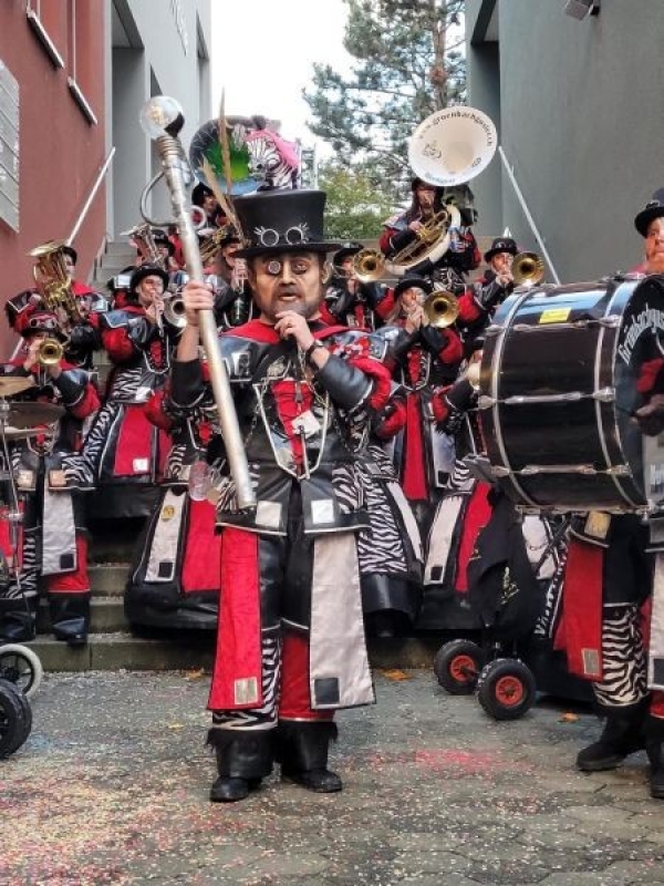 Guggenkostüm 'STEAMPUNK MEETS ZEBRA' zu verkaufen